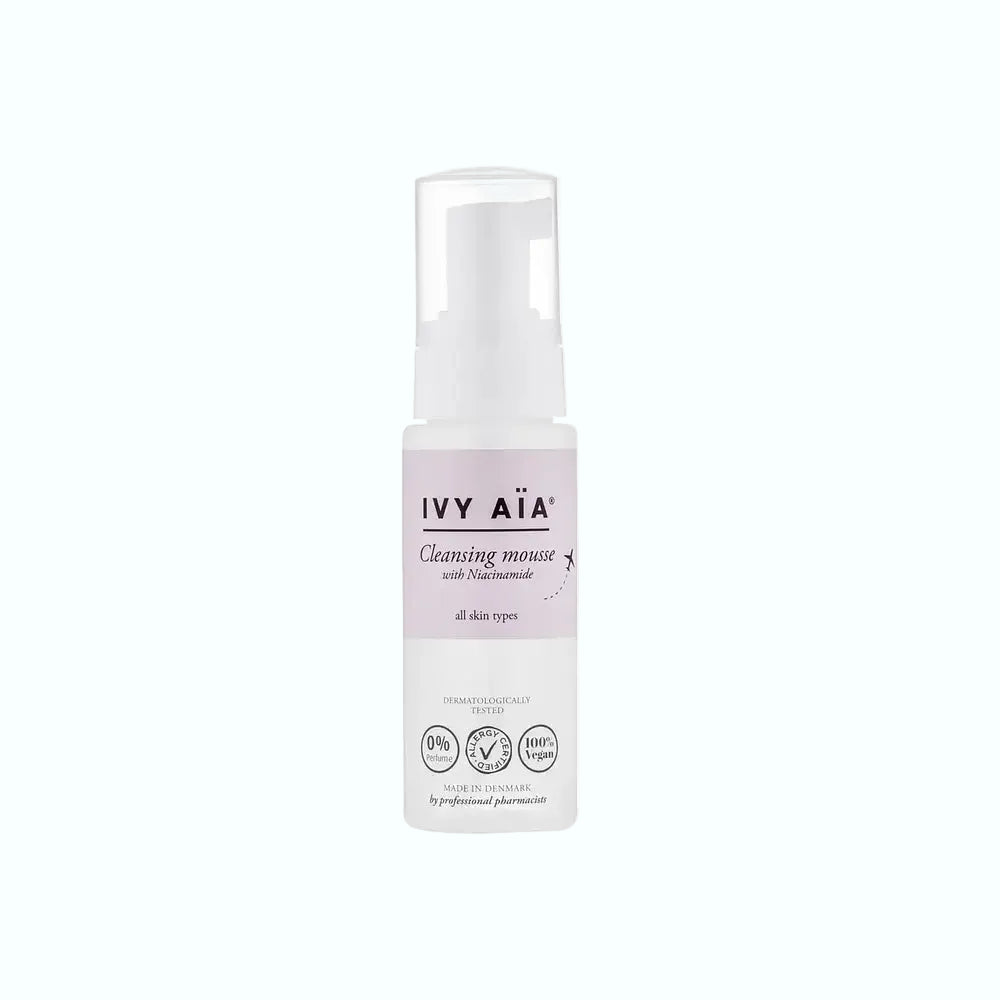 IVY AÏA Cleansing Mousse with niacinamide for gentle cleansing and improved skin tone